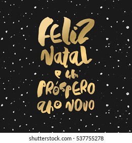 Decorative handdrawn lettering. Modern calligraphy. Merry Christmas and Happy New Year in portuguese. Handwritten golden phrase isolated on black background. Vector element for greeting card