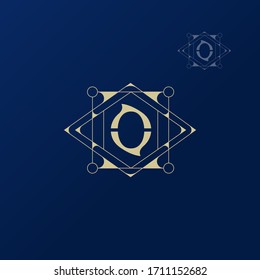Decorative initial Q logo design