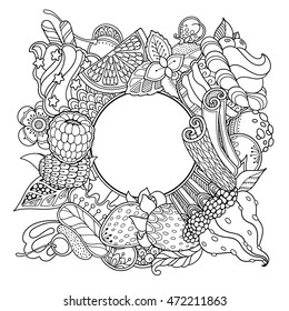 Marco mágico decorativo con Elementos adornados de postre en estilo doodle. Floral, decorativo, dulces. Fondo blanco y negro. Cupcakes, pastel, caramelo, cereza, menta. Página de libro para colorear Zentangle