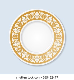 Decorative plate with floral ornament.