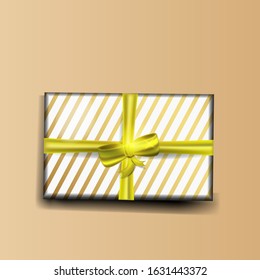 Decorative realistic vector gift box with a  bow and a  ribbon.