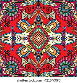 Patrón de mandala étnico sin costuras decorativo.  Adorno de mandala geométrico redondo dibujado a mano, mantón de bandana, diseño de alfombra. Fondo floral del mandala del doodle de la decoración del Vector con la textura inconsútil
