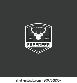 tipo de logotipo del cazador de venados. Plantilla de diseño de logotipo de ciervos y escudos. icono del logotipo de la cabeza de ciervo