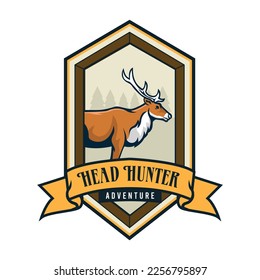Ilustración vectorial de ciervos con logotipo de insignia de aventura