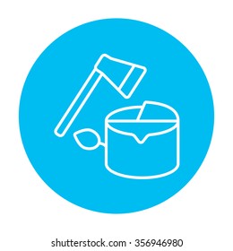 Icono de línea de deforestación para web, móviles e infografías. Icono de blanco vector en el círculo azul claro aislado en fondo blanco.