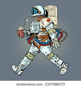 Lieferung eines warmen Getränks an jeden Ort. Liebe zum Kaffee auf der ganzen Welt. Astronaut mit einer Tasse Kaffee. Pop Art Retro Vektorgrafik Kitsch Vintage 50s 60s Style