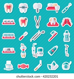 Juego de iconos dentales de adhesivo plano. Ilustración vectorial para Odontología y Ortodoncia. Equipo de estomatología, Herramientas dentistas, cepillo de dientes y pasta dental, Limpieza de dientes, Implantes