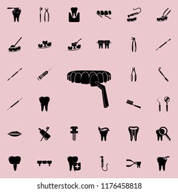 dental plate icon. Detailed set of Dental icons. Premium quality graphic design sign. One of the collection icons for websites, web design, mobile app