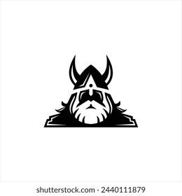 Desain logo viking. Simbol prajurit Nordik. Lambang Norseman bertanduk. Ikon kepala pria barbar dengan helm tanduk dan janggut. 