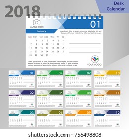 Calendario 2018. Sencillo degradado de color mínimo elegante plantilla de calendario de escritorio con fondo blanco