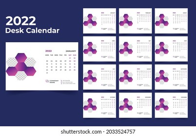 Plantilla de calendario de escritorio.La semana del domingo. Conjunto de 12 meses