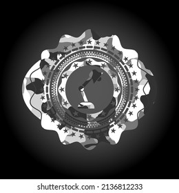 icono de la lámpara de escritorio dentro del emblema de camo gris. 