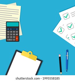 Escritorio con bloc de notas y calculadora de vista superior. ilustración vectorial