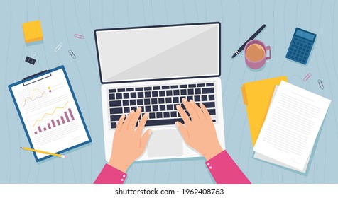 Vista superior del escritorio. Mesa de oficina con las manos trabajan en el ordenador portátil, documento de negocios, papeles y carpeta. Concepto de Vector de trabajo o educación en línea. Trabajador independiente o empleado en el lugar de trabajo