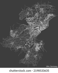 Mapa detallado negativo de las líneas blancas de navegación en las calles urbanas de la ciudad capital regional alemana de ULM, ALEMANIA sobre fondo gris oscuro