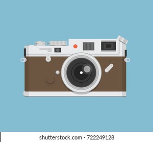 Detallada cámara antigua aislada sobre fondo azul