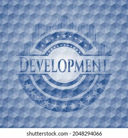 Emblema azul de desarrollo o placa con fondo de patrón poligonal geométrico abstracto. Ilustración vectorial. Detallado. 