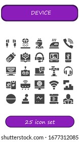 Gerätesymbole gesetzt. 25 gefüllte Gerätesymbole. Einschließlich Earphones, Hologram, Call Center, Iron, Call, Pendrive, E-Book, Kopfhörer, 3D-Drucker, Tablet, Computer, Fernbedienungssymbole