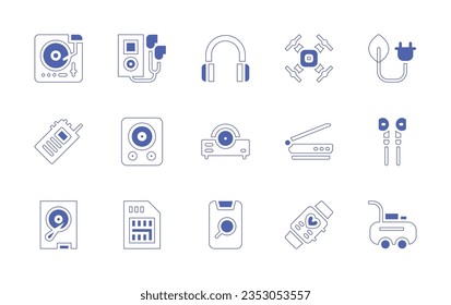 Conjunto de iconos del dispositivo. Curso de línea de estilo duotónico y negrita. Ilustración vectorial. Consta de turnable, reproductor de mp, auriculares, drones, energía verde, walkie talkie, disco duro externo, proyector, escáner, duro.