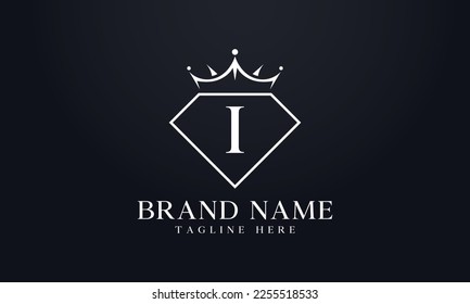 Vector de corona de diamante. Logotipo de reina de lujo para vectores de joyería con letras
