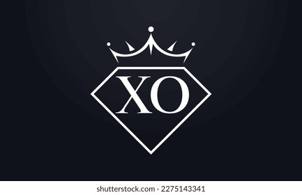 Vector de corona de diamante. Logotipo de reina de lujo para vectores de joyería con letras
