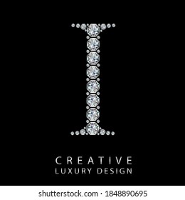 Ich diamande Brief, Vektorgrafik. Weißes Edelsteinlogo für Ihr Luxusgeschäft, Ihr Casino, Ihren Schmuck oder Ihre Website. Oberer Brief mit vielen funkelnden Diamanten einzeln auf schwarzem Hintergrund.