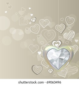 Corazón plateado de diamantes colgado en fondo gris claro