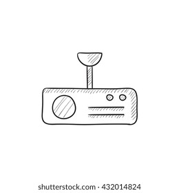 Icono de esbozo del vector del proyector digital aislado en segundo plano. Icono de proyector digital dibujado a mano. Icono de esbozo de proyector digital para infografía, sitio web o aplicación.