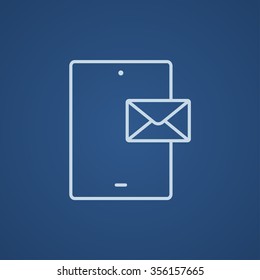 Comprimido digital con icono de línea de mensaje para web, móvil e infografía. Icono azul claro del vector aislado en fondo azul.