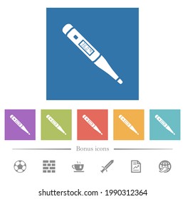 Iconos digitales de termómetro blanco plano en fondo cuadrado. 6 iconos de bonificación incluidos.
