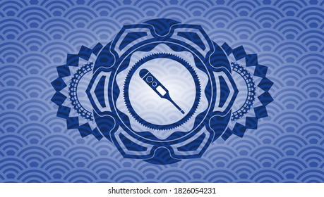 icono digital termómetro dentro de la placa de estilo japón azul realista. Fondo geométrico delicado. Ilustración intensa. 