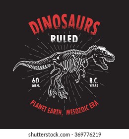 Dinosaur tyrannosaur skeleton t-shirt print. 