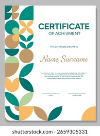 Diploma certificado de apreciación con patrón geométrico. Plantilla moderna de documentos de logros con Formas abstractas en verde, mostaza y beige, con espacio para el nombre del destinatario, la fecha, la firma
