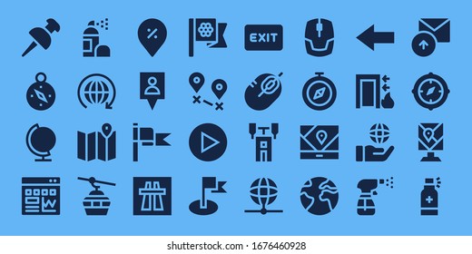conjunto de iconos de dirección. 32 iconos de dirección rellenos. Incluidos Pin, Compass, Globe, Tráfico, Spray, World, Map, Cableway, Gps, Flag, Motorway, Flags, Destination, Play, Exit, iconos del ratón