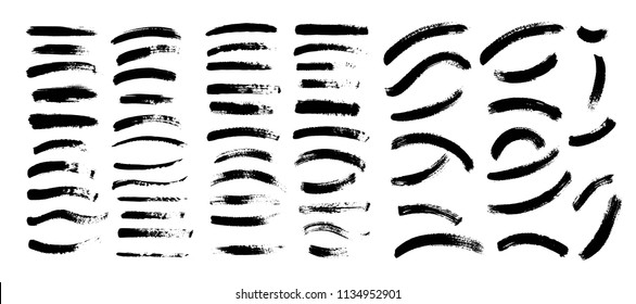 Elemento de diseño artístico sucio, cuadro, marco o fondo para texto.  Pintura negra vectorial, trazo de pincel de tinta, cepillo. Textura esgrimida.