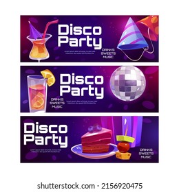 Afiches de discoteca. Folletos de invitación para celebrar feliz cumpleaños o vacaciones en la discoteca. Pancartas vectoriales con dibujos animados de cócteles, tartas, sombreros de fiesta y bolas de disco