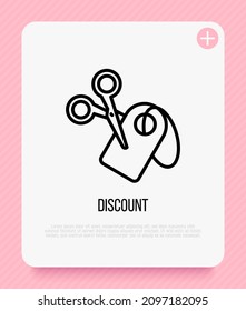 Icono de línea delgada de descuento. Las tijeras cortan la etiqueta por la mitad. Recortar el precio. Oferta especial. Ilustración vectorial moderna.