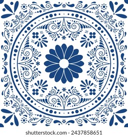 Descubre la belleza de Talavera de Puebla. Baldosa de cerámica folclórica étnica en estilo Talavera con adorno floral azul marino. Patrón sin costuras, decoración tradicional portuguesa, mexicana y española. 