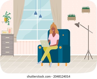 Aprendizaje a distancia, freelance y entretenimiento en Internet. Mujer trabajando con laptop en casa. Trabajo remoto, tecleo en el teclado del ordenador, independiente en línea del hogar. Pantalla con aspecto de chica. Charlas, comunicación