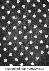 Textura vectorial de grunge de socorro de tela con ornamento de punto de polka y viñeta. Fondo blanco y negro. ilustración EPS 8