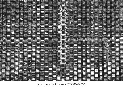 Textura superpuesta angustiada de azulejos de cerámica, mosaico, piedras pavimentadas con adorno. fondo grueso. ilustración abstracta de medio tono vectorial.