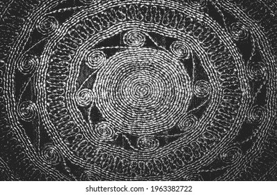 Textura de vid de mimbre superpuesta con adorno. fondo negro y blanco grueso. ilustración abstracta de vector de medio tono