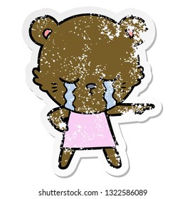 pegatina angustiada de un oso caricaturista llorando en el vestido señalando