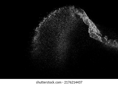 Textura de grano blanco angustiada. El polvo sobrante texturado. Partículas de ruido de grano. Envase con efectos de nieve. Fondo negro rayado. Ilustración del vector, EPS 10.  