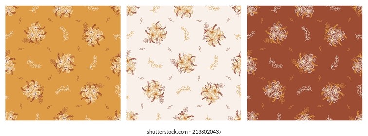 Ditsy Floral druckt Vektorset. Frische Blumenstrauben Nahtlose Muster. Braun, hellbeige und Senf-gelbe Farben