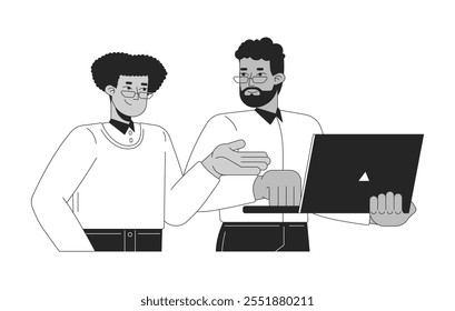 Colegas diversos interação laptop preto e branco caracteres de linha 2D. Funcionário afro-americano e trabalhador de escritório hispânico notebook isolado vetor delineia pessoas. Ilustração de ponto monocromático