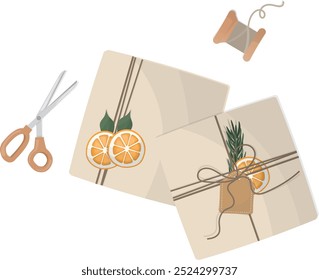 Envoltura de regalo de bricolaje con materiales naturales. Dos regalos envueltos en papel kraft, atados con cordeles, y decorados con rodajas de naranja y romero aislados sobre fondo blanco