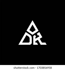 Logo de DK monogramo con forma de 3 piezas aislada en plantilla de diseño triangular