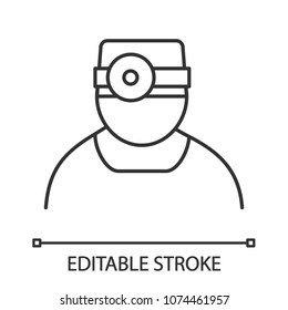 Doctor linear icon. Thin line illustration. Dentist or otolaryngologist. Practitioner. Contour symbol. Vector isolated outline drawing. Editable stroke