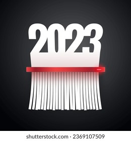 El documento 2023 se corta en trituradora en el fondo oscuro. Recortes incluidos.